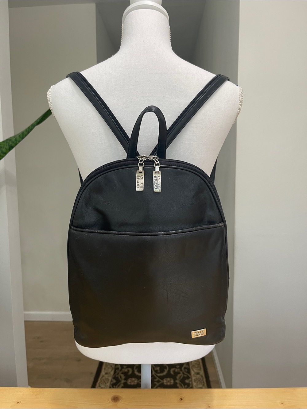 Vintage Wilson’s Leather Pelle Studio Black Leather Backpack/Sling Back Y2K - Picture 2 of 15